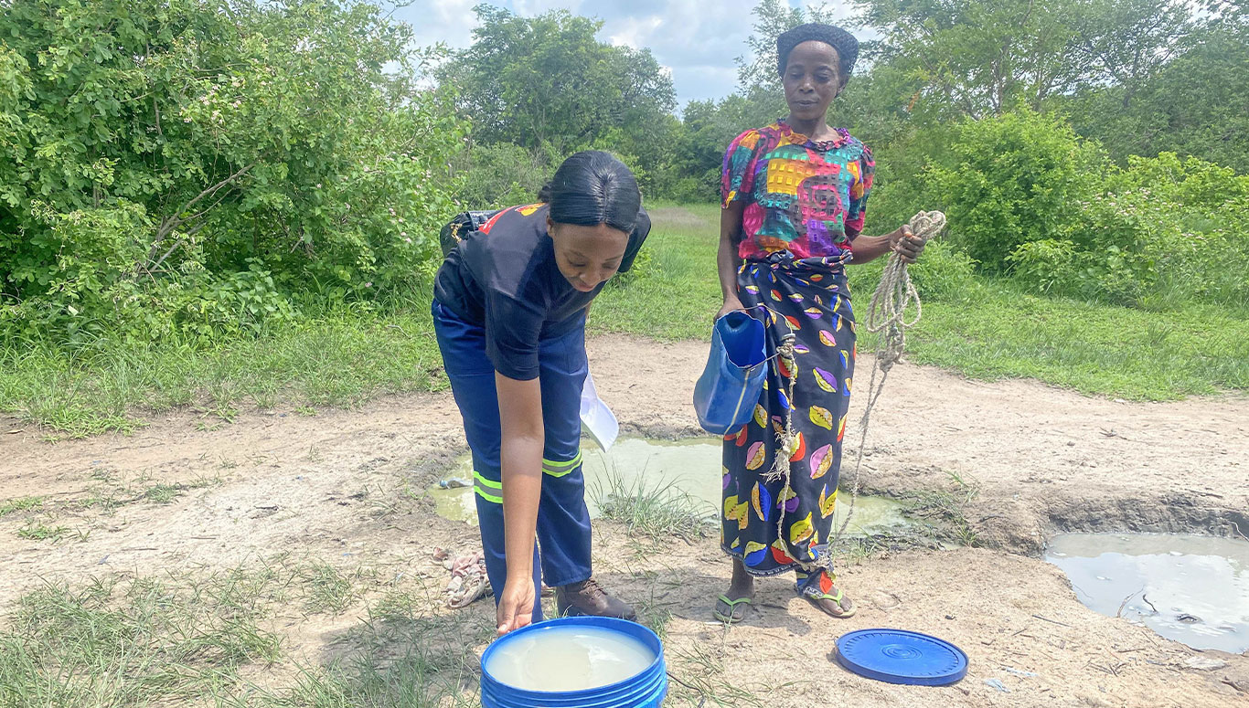 Interacting-with-Woman-at-Well-1